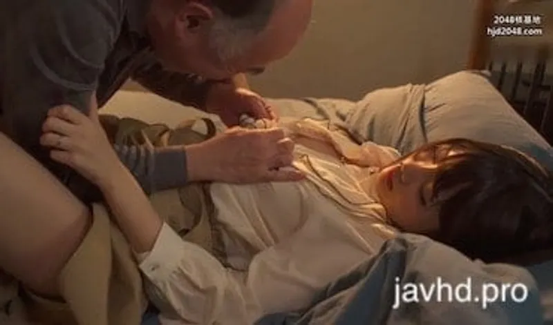 Chồng yêu đi vắng cô vợ bị lão già nhà kề bên hiếp suzu harumiya